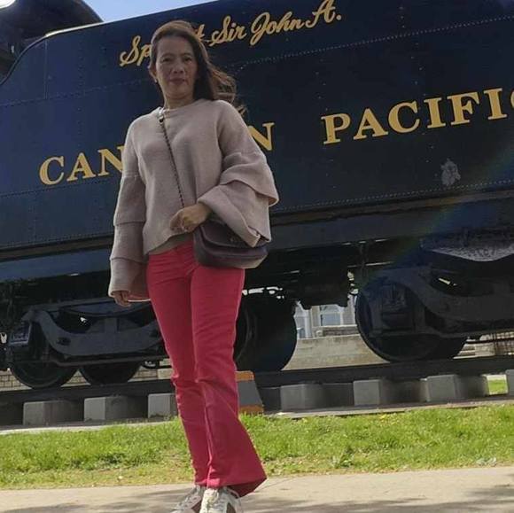 Meet your Posher, Esmeralda - Picture 1 of 1